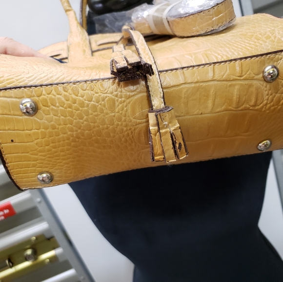 🎀Clearance🎀 NWT TRUE VINTAGE CONVERTIBLE CROSSBODY OSTRICH EMBOSSED - Picture 2 of 4